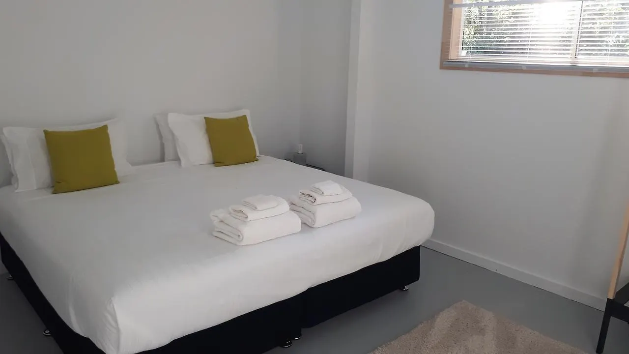 Stay @ The Cube Montville 0*,