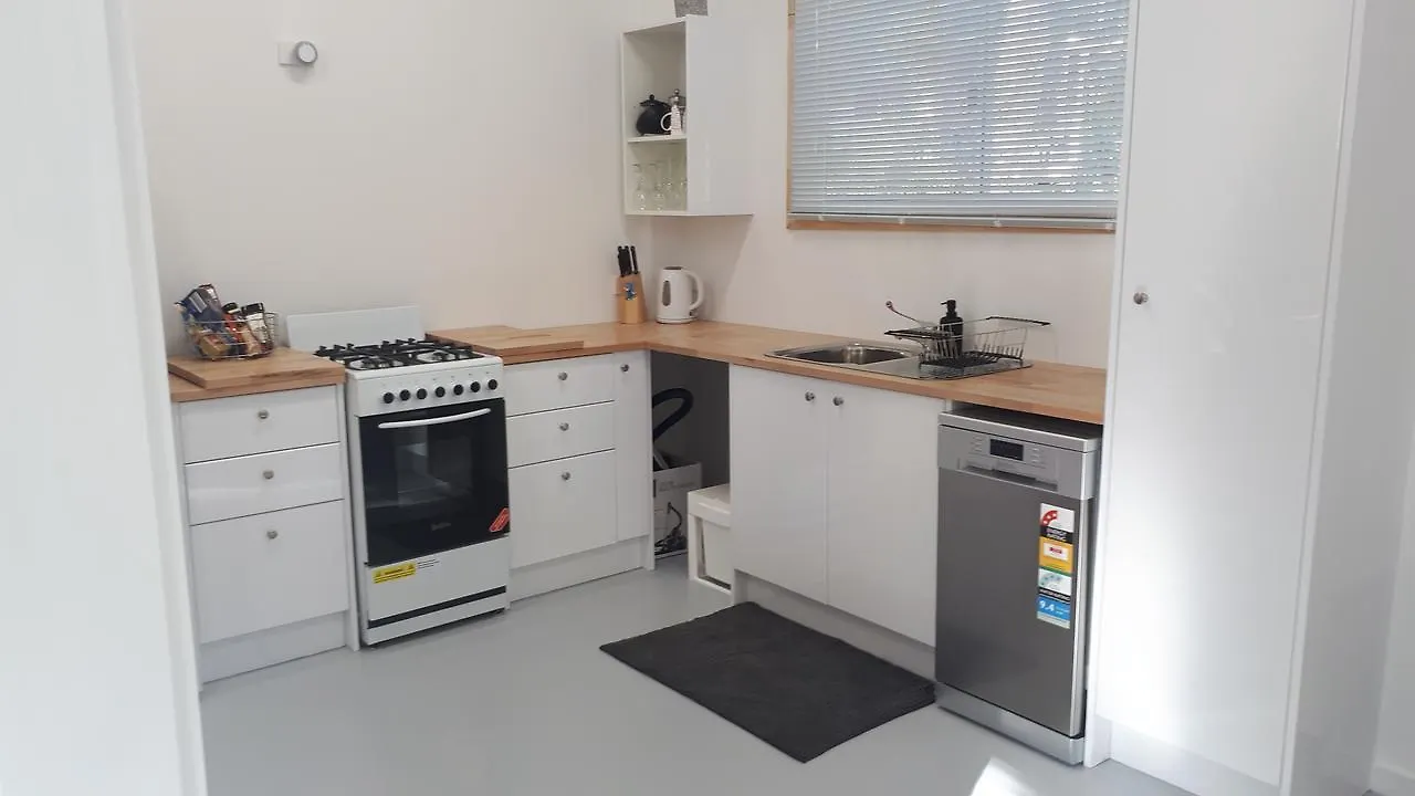 Stay @ The Cube Montville 0*,